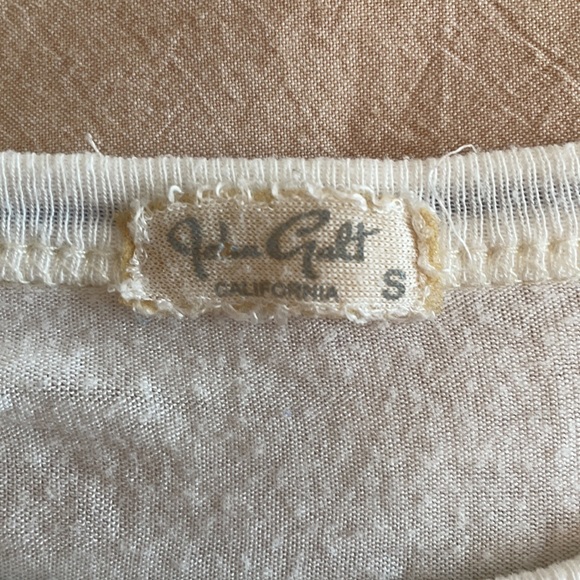 Brandy Melville Cropped Tee - Picture 3 of 3